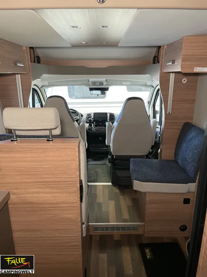 Sicht vorne-hinten Weinsberg CaraSuite 700 ME Lager Abverkauf