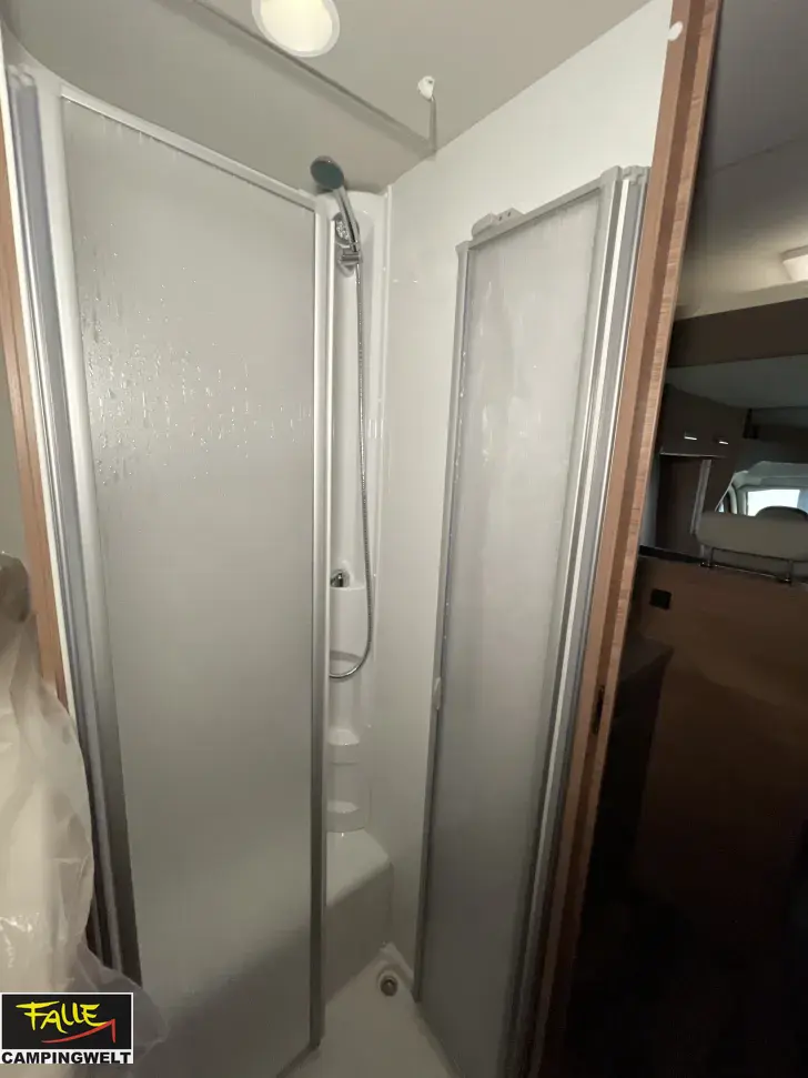 Schräg Hinten Weinsberg CaraSuite 700 ME Lager Abverkauf