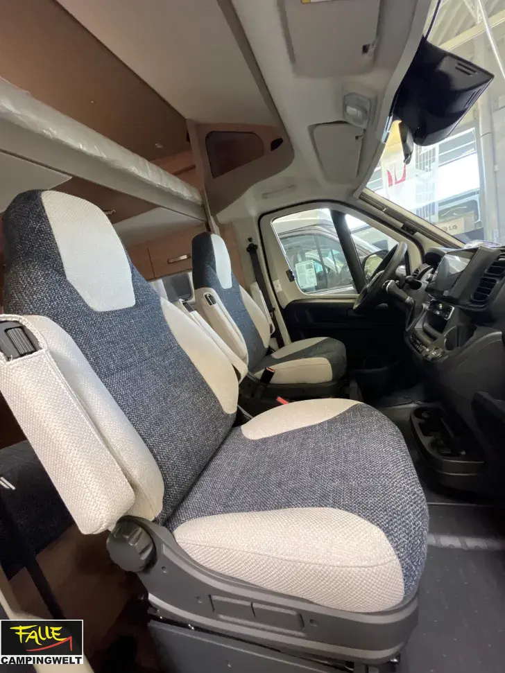 Seitlich Weinsberg CaraSuite 700 ME Lager Abverkauf