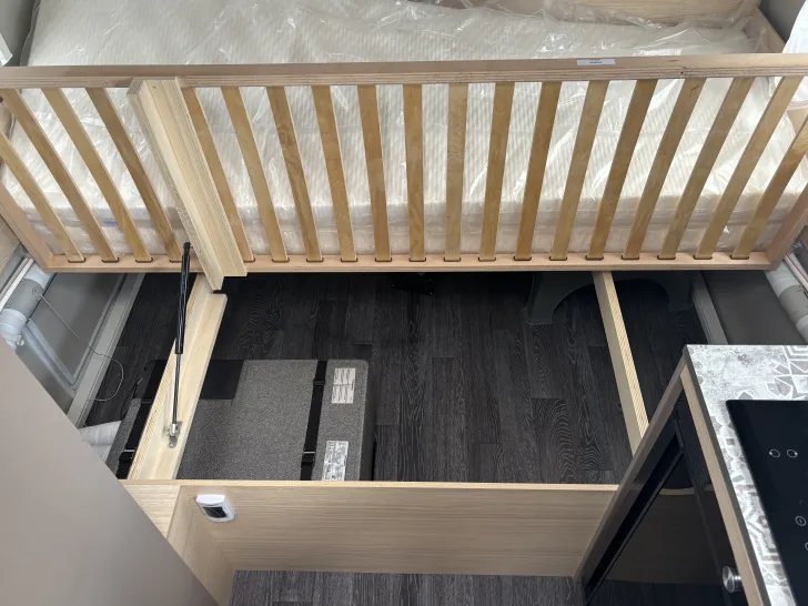 Fahrzeugbild Weinsberg CaraCito 390 QD GFK-Dach, 3 Zusatzfenster, #13