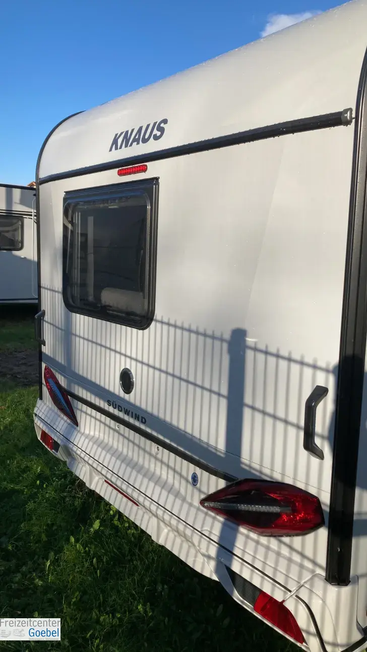 Frontal Hinten Knaus Südwind 420 QD 60 YEARS