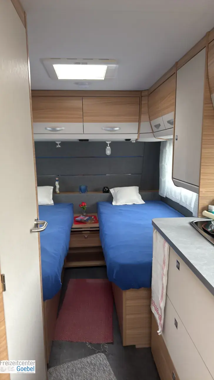 Sicht vorne-hinten Dethleffs Camper 460 EL