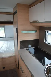 Fahrzeugbild Knaus Südwind 420 QD 60 YEARS Kühlschrank 142l #10