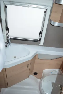 Fahrzeugbild Knaus Südwind 420 QD 60 YEARS Kühlschrank 142l #20