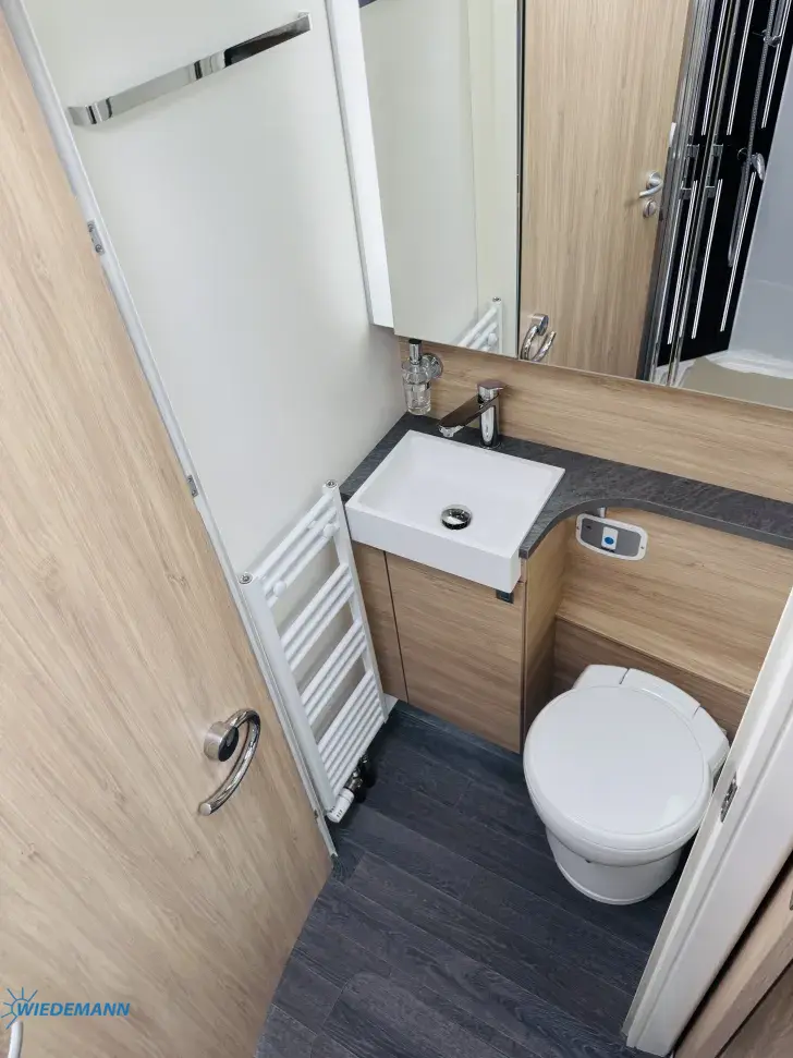 Toilette Frankia F-Line A 740 PLUS ALDE * Navi * Solar * Sat