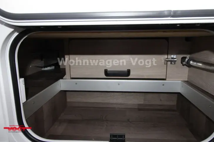 Fahrzeugbild Kabe Crown i810 LGB #5