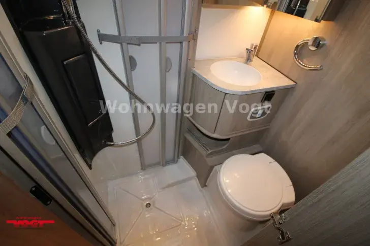 Fahrzeugbild Kabe Crown i810 LGB #17