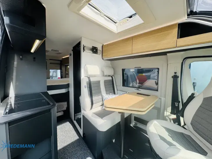 Sicht vorne-hinten Adria Twin 640 SGX 60 Years Edition WS beheizt* Hubbett * Navi