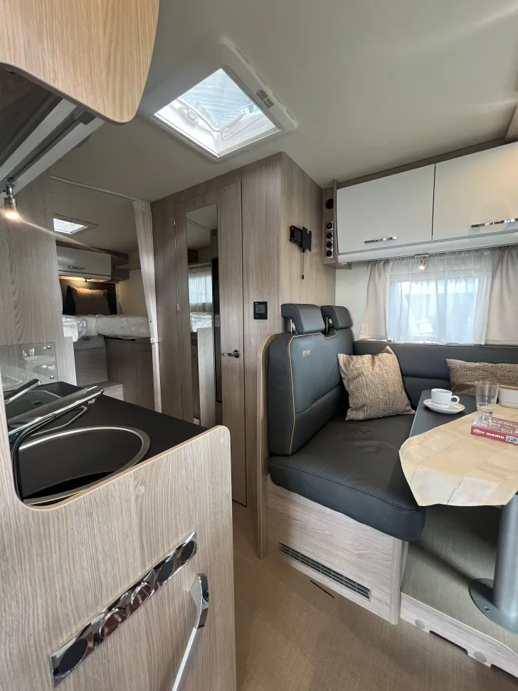 Fahrzeugbild Bürstner Lyseo Time Skyline 690 G #8