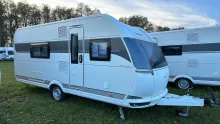Schräg Vorne Hobby De Luxe 495 WFB Tageszulassung