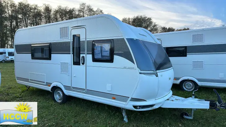 Schräg Vorne Hobby De Luxe 495 WFB Tageszulassung
