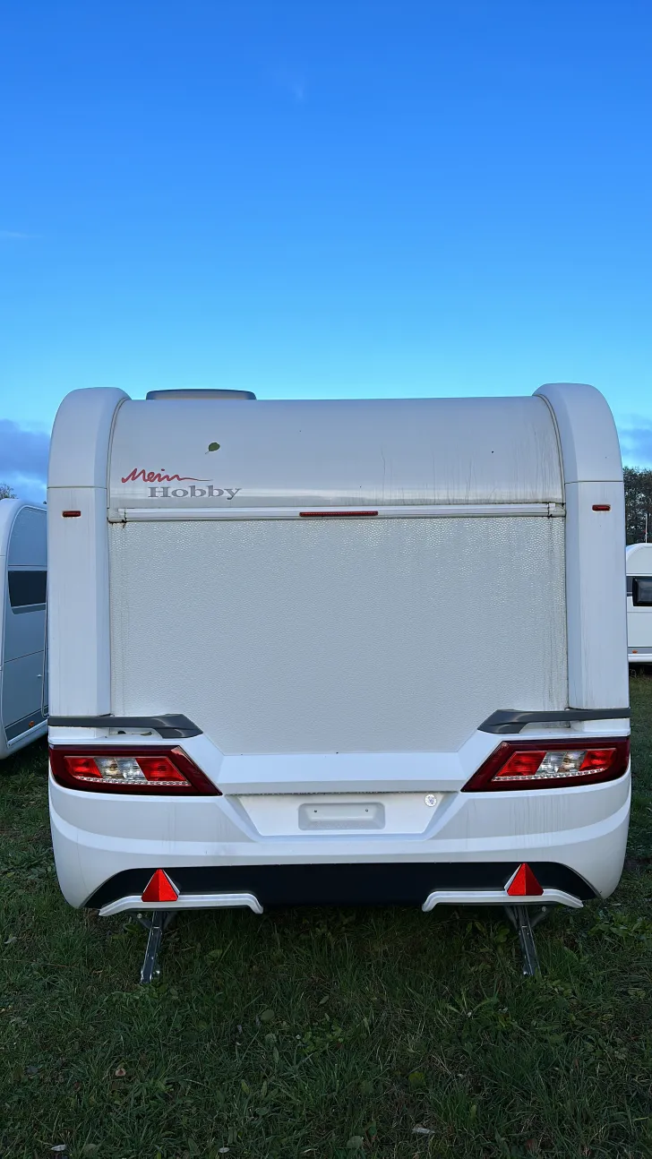 Frontal Hinten Hobby De Luxe 495 WFB Tageszulassung