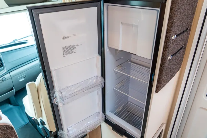 Fahrzeugbild Rimor Evo 5 BRONZE P+5 PERSONEN+155 PS+COMBI4 #17