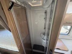 Bild 12 Carado T 447 LUFTFEDER HUBSTÜTZE TV SOLAR 3,85t