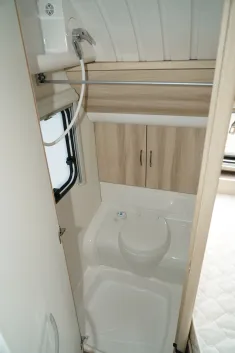 Bild 8 Hobby De Luxe 540 KMFe (13) viel Ausstattung!