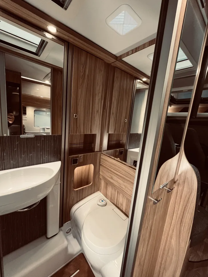 Fahrzeugbild Hymer Exsis-t 474 Automatik, Solar, TV, GFK-Dach #17