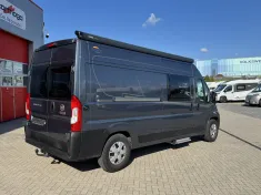Schräg Hinten