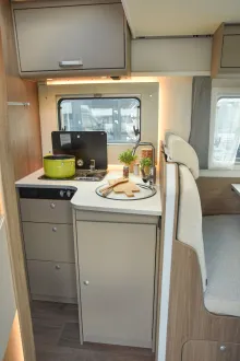 Fahrzeugbild Carado T448 pro+ *Hubbett*Combi-6E*TV-Paket* #14