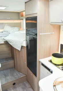 Fahrzeugbild Carado T448 pro+ *Hubbett*Combi-6E*TV-Paket* #16