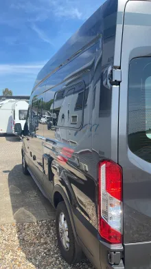 Seitlich LMC Innovan 590 170PS