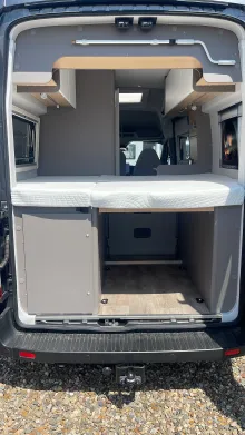 Heckgarage LMC Innovan 590 170PS