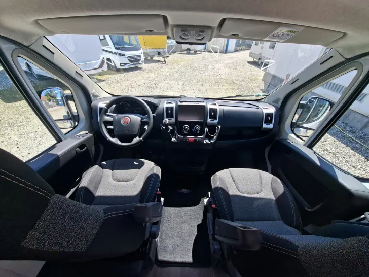 Fahrzeugbild Sunlight Cliff 600 #9