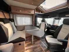Bild 3 Weinsberg CaraCompact Suite MB EDITION PEPPER 640 MEG