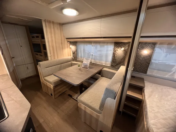 Fahrzeugbild Hobby De Luxe 545 KMF - Mover, 3er Bett, Autark, uvm #4