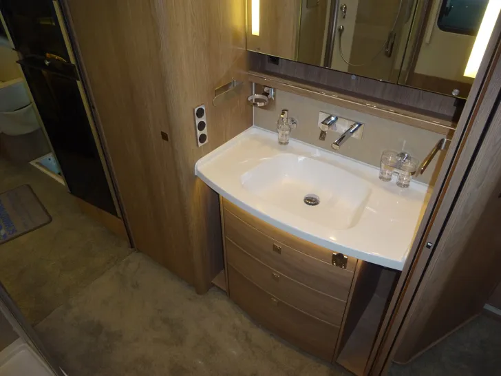 Fahrzeugbild Morelo Palace 90 M - Queensbett ohne Hubbett #12
