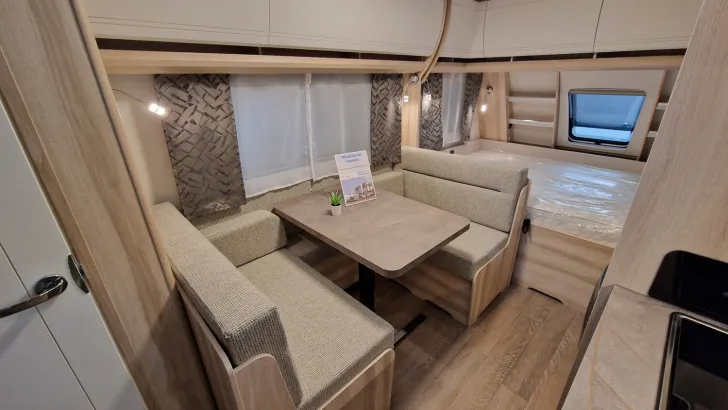 Fahrzeugbild Hobby De Luxe 490 KMF #3