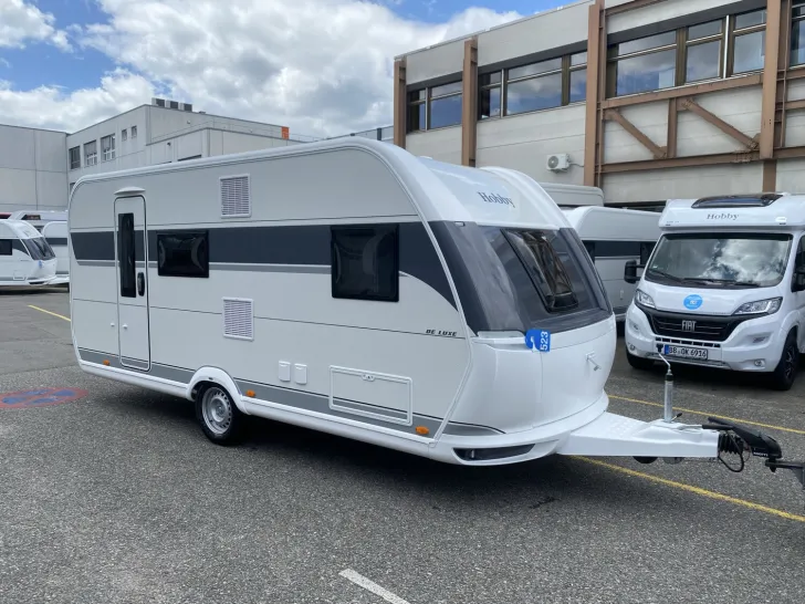 Fahrzeugbild Hobby De Luxe 490 KMF #1