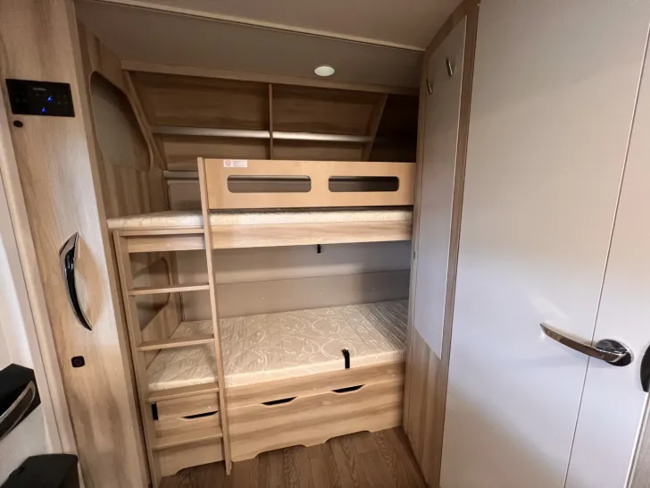 Fahrzeugbild Hobby De Luxe 490 KMF #3