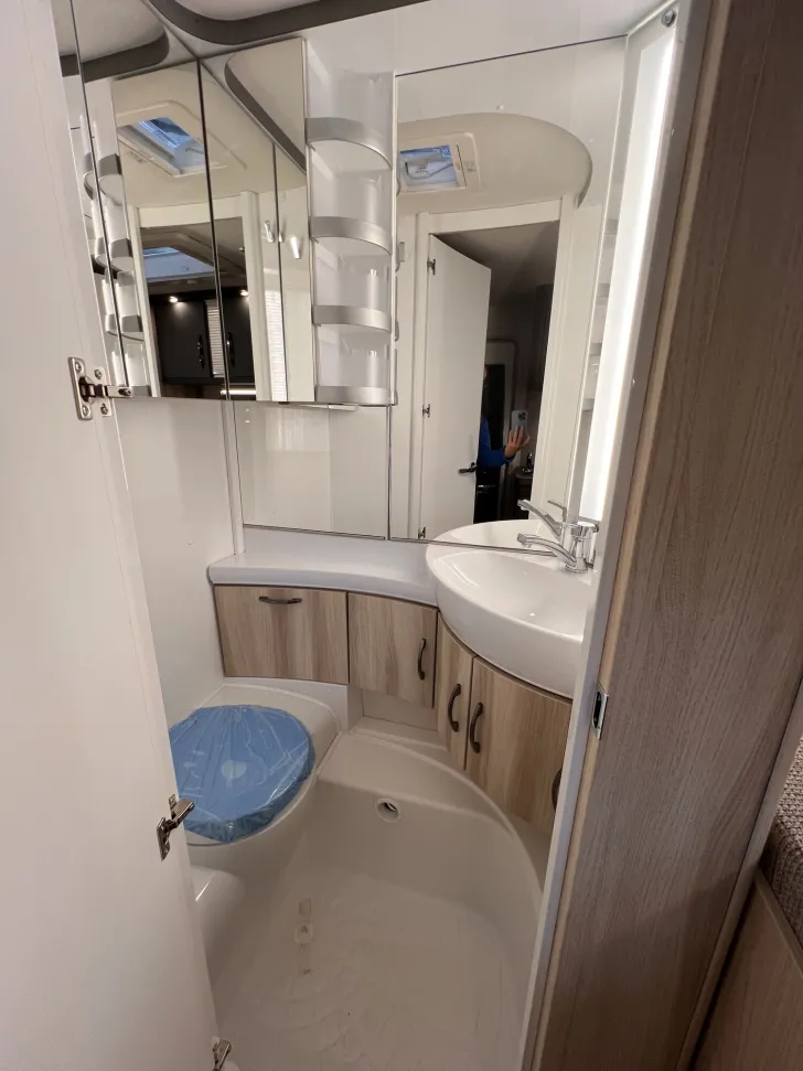 Fahrzeugbild Hobby De Luxe 490 KMF #5