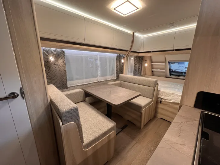 Fahrzeugbild Hobby De Luxe 490 KMF #6