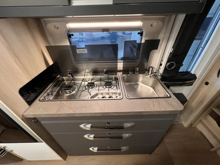 Fahrzeugbild Hobby De Luxe 490 KMF #11