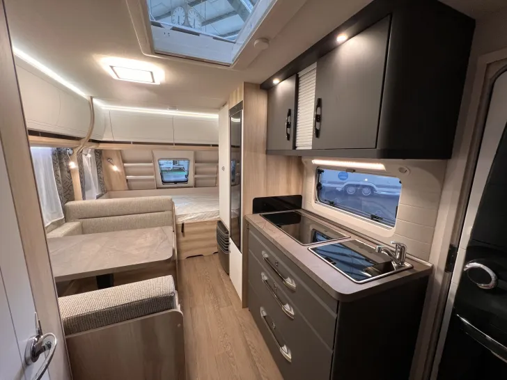 Fahrzeugbild Hobby De Luxe 490 KMF #12