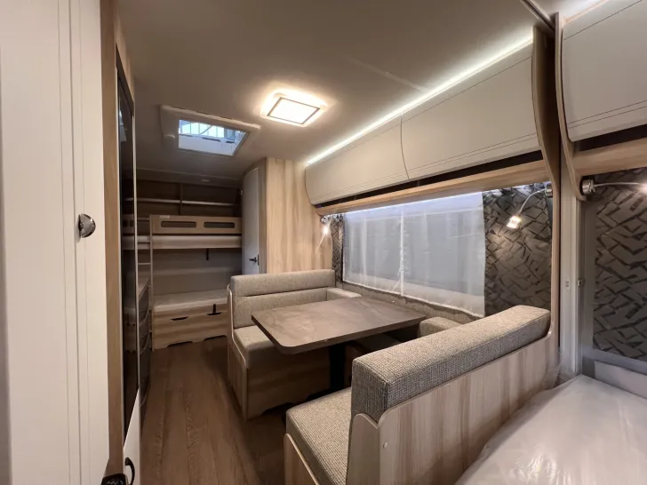 Fahrzeugbild Hobby De Luxe 490 KMF #13