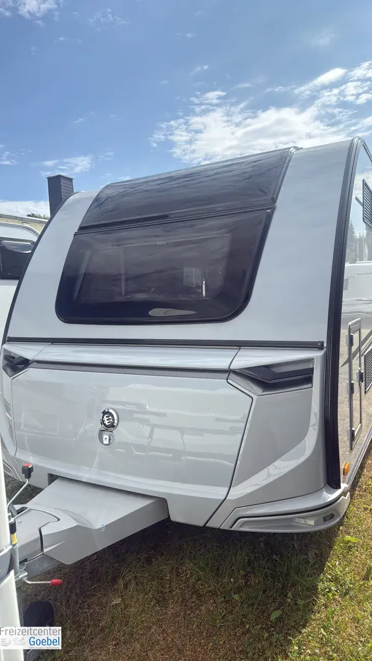 Frontal Vorne Knaus Südwind 650 PXB 60 YEARS