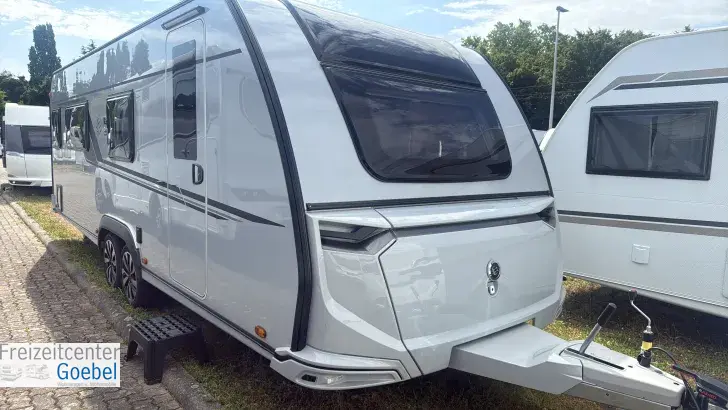 Schräg Vorne Knaus Südwind 650 PXB 60 YEARS