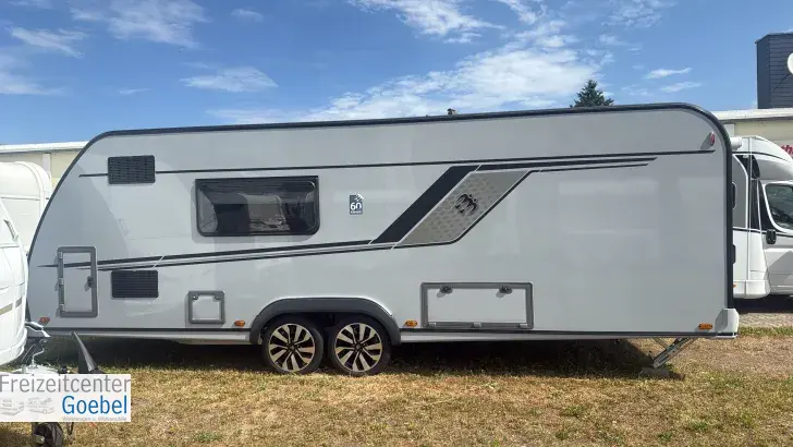 Seitlich Knaus Südwind 650 PXB 60 YEARS