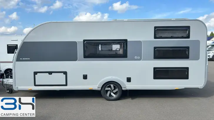 Seitlich Adria Altea 552 PK 60Y Selection