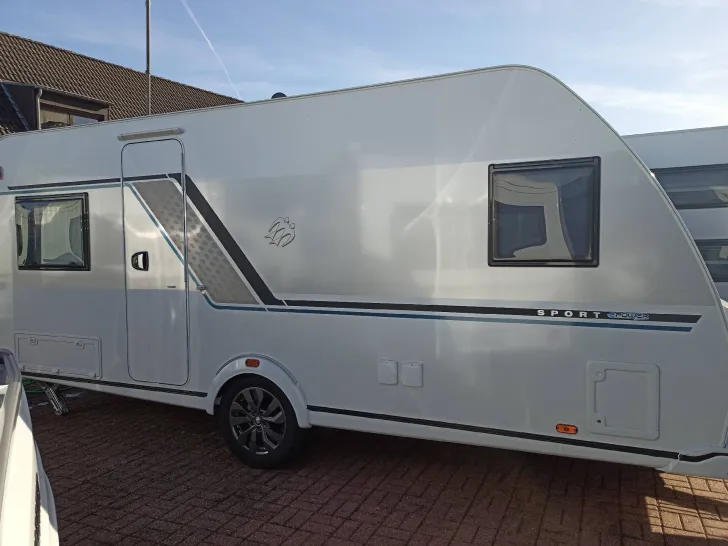 Seitlich Knaus Sport 500 FU ePOWER SELECTION gebraucht wie neu