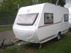 Bild 3 Bürstner Premio Life 430 TS Ausstellfenster Bug