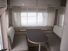 Bild 5 Bürstner Premio Life 430 TS Ausstellfenster Bug