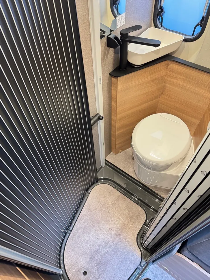 Fahrzeugbild Dethleffs Globetrail Classic 540 DR Fiat Aufstelldach! #16