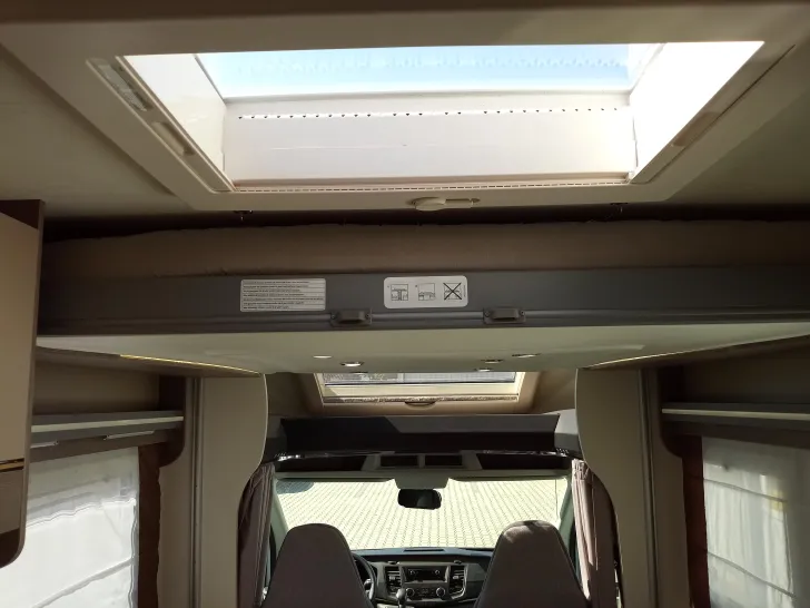 Fahrzeugbild Challenger Teilintegriert 380 Graphite #38
