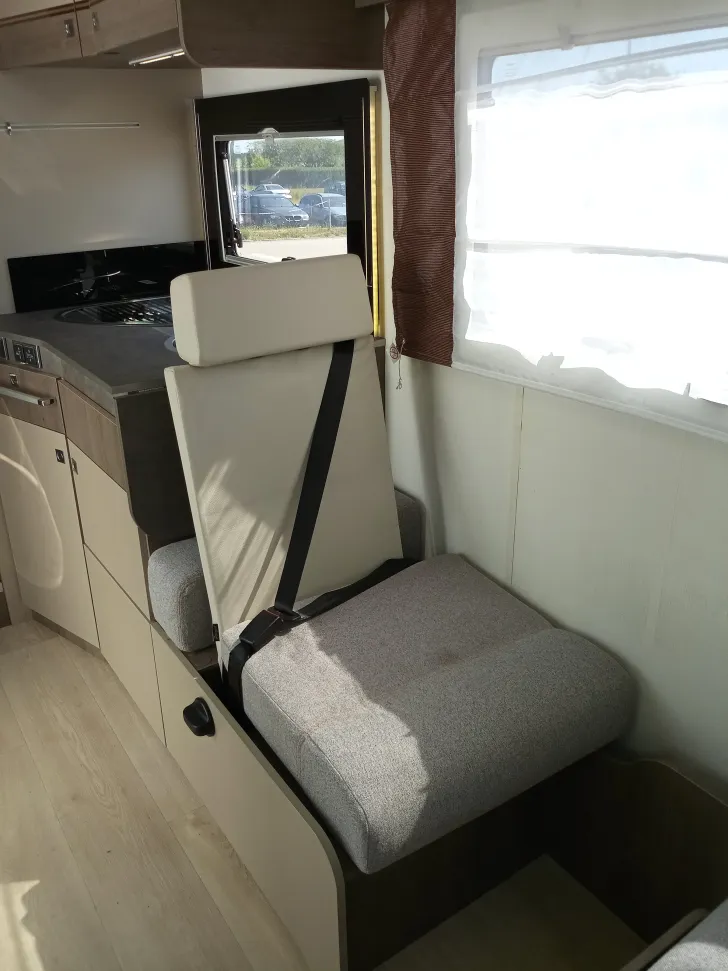 Fahrzeugbild Challenger Teilintegriert 380 Graphite #43