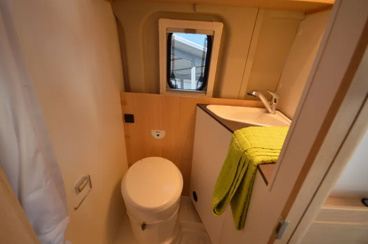 Fahrzeugbild Sunlight Camper Van Cliff 600 Entry SONDERFARBE Chassis + Fahrerh. #9