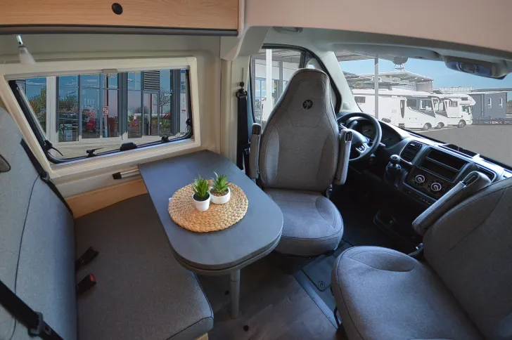 Fahrzeugbild Sunlight Camper Van Cliff 600 Entry SONDERFARBE Chassis + Fahrerh. #4