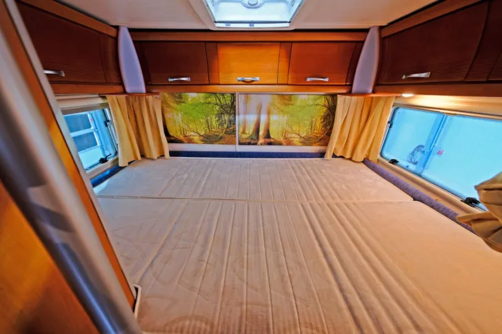 Fahrzeugbild LMC Liberty A 700 G/ Festbett/Garage/6 Schlafplätze #9
